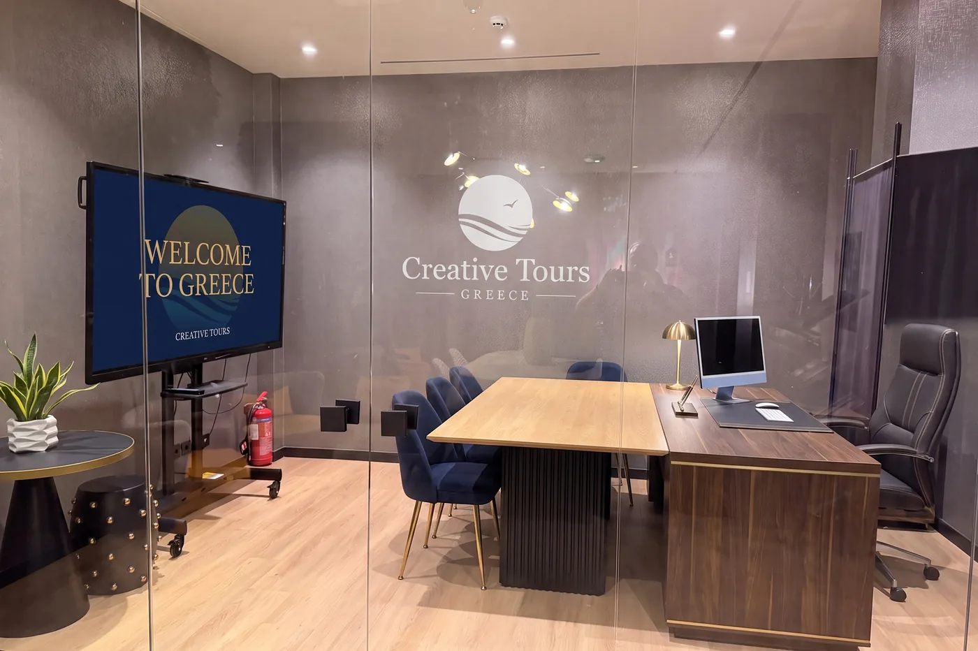 Le coin lecture — Buffet, bougies et perspective sur le salon